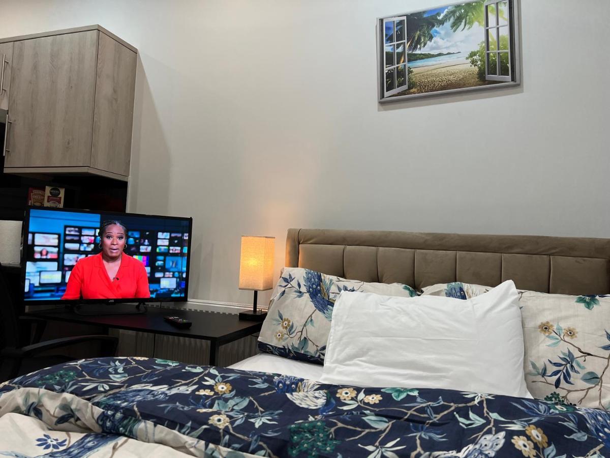 Mia Residence - Entire Studio Apartment - City View - London - Next To Ealing Broadway Station Экстерьер фото
