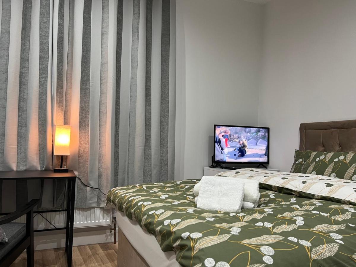 Mia Residence - Entire Studio Apartment - City View - London - Next To Ealing Broadway Station Экстерьер фото