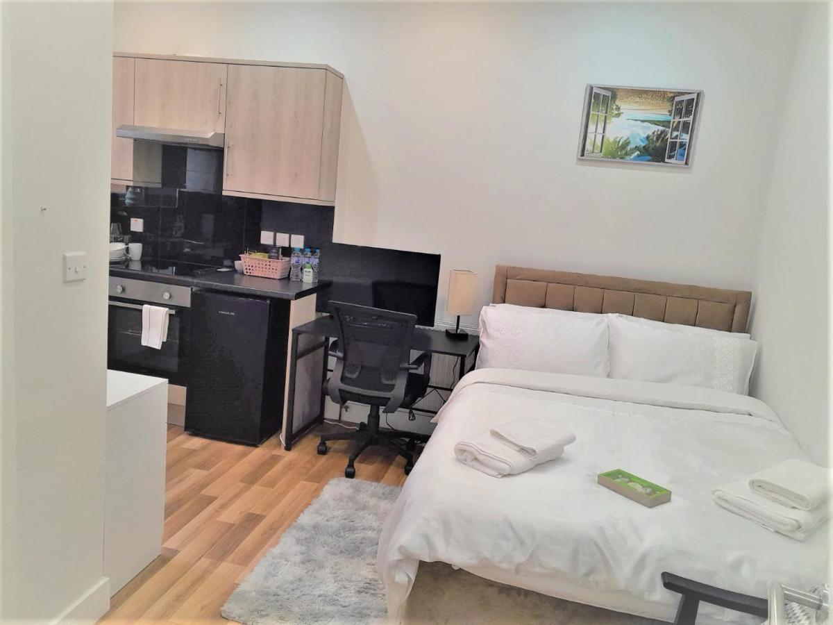 Mia Residence - Entire Studio Apartment - City View - London - Next To Ealing Broadway Station Экстерьер фото