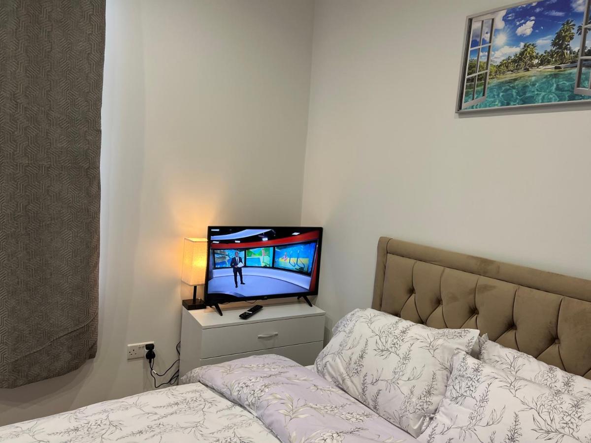 Mia Residence - Entire Studio Apartment - City View - London - Next To Ealing Broadway Station Экстерьер фото