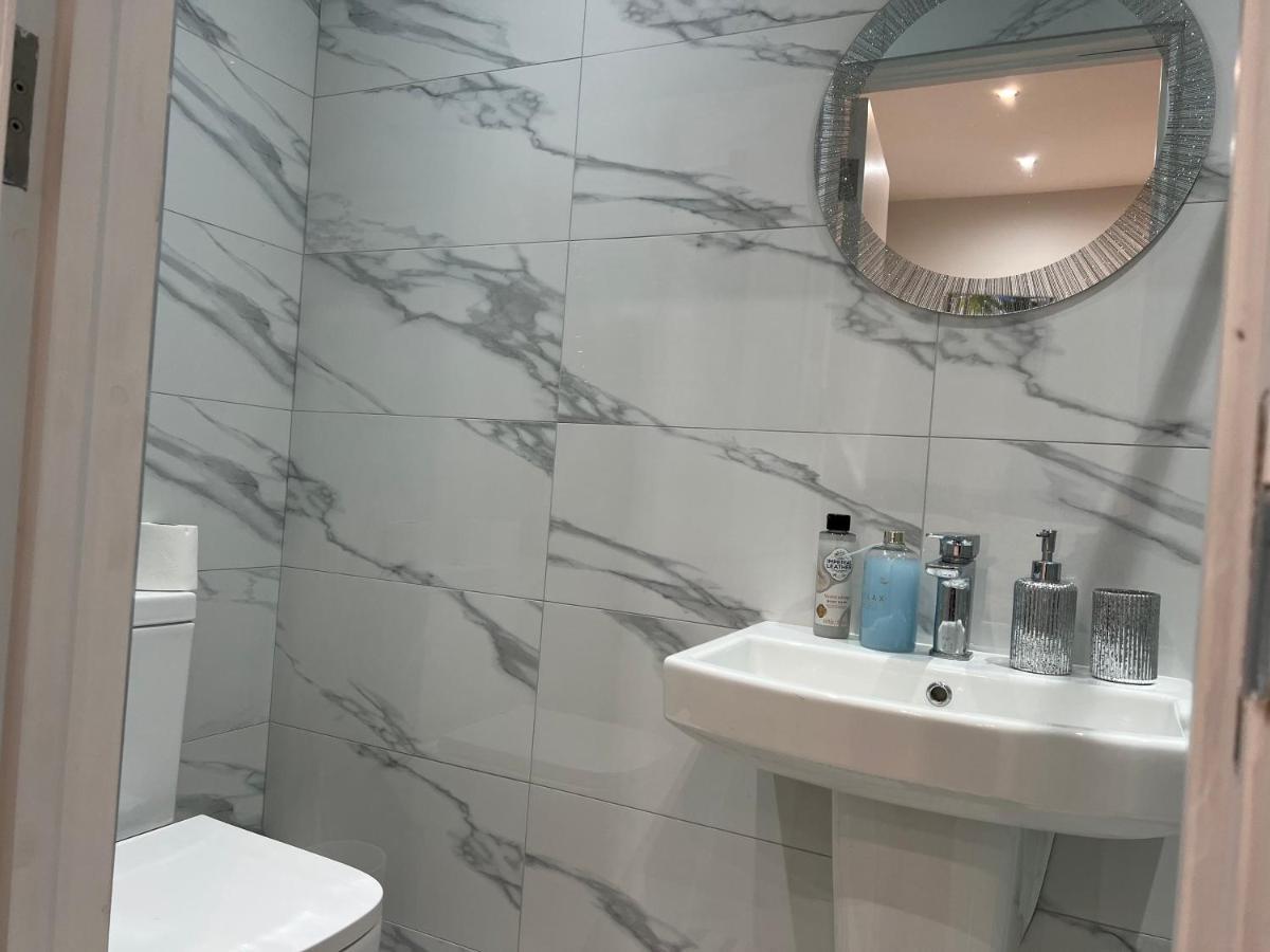 Mia Residence - Entire Studio Apartment - City View - London - Next To Ealing Broadway Station Экстерьер фото