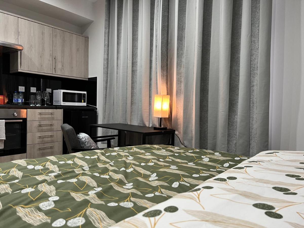 Mia Residence - Entire Studio Apartment - City View - London - Next To Ealing Broadway Station Экстерьер фото