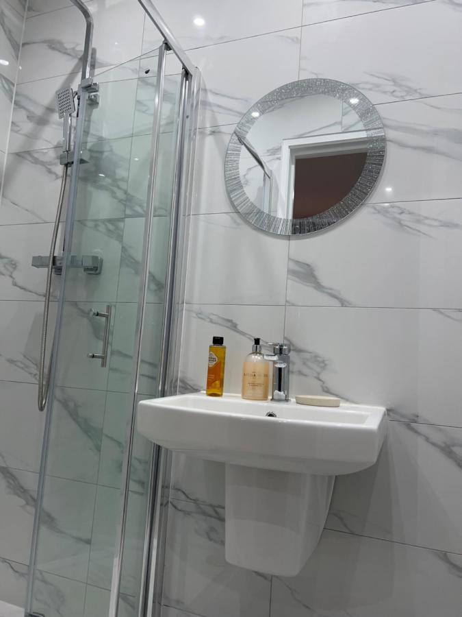 Mia Residence - Entire Studio Apartment - City View - London - Next To Ealing Broadway Station Экстерьер фото