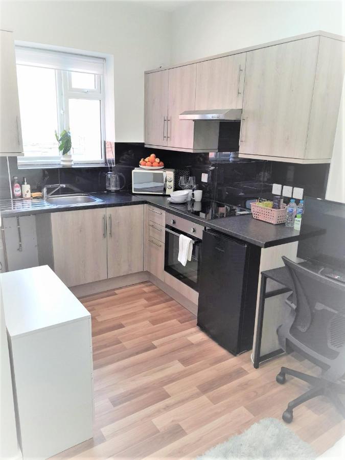 Mia Residence - Entire Studio Apartment - City View - London - Next To Ealing Broadway Station Экстерьер фото