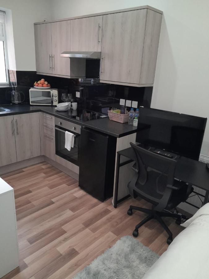 Mia Residence - Entire Studio Apartment - City View - London - Next To Ealing Broadway Station Экстерьер фото