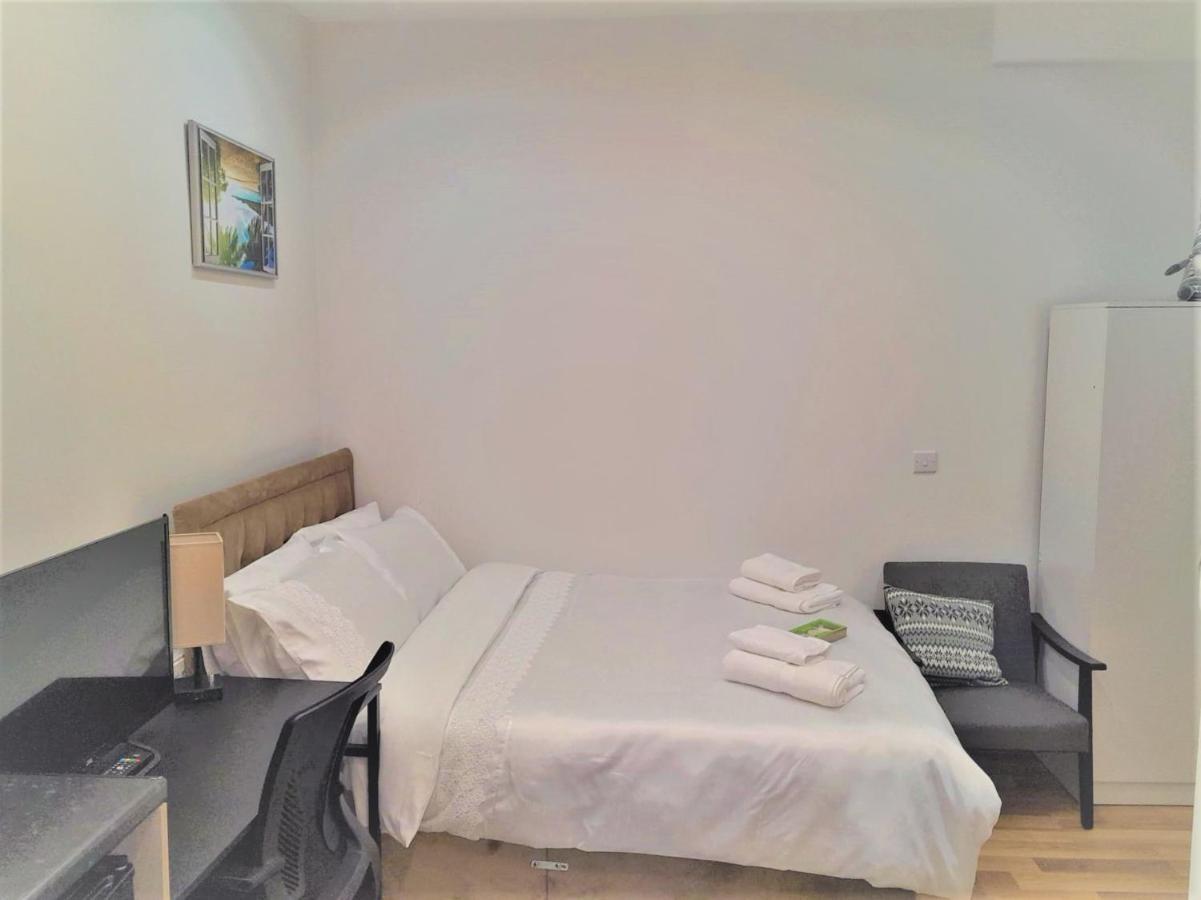 Mia Residence - Entire Studio Apartment - City View - London - Next To Ealing Broadway Station Экстерьер фото